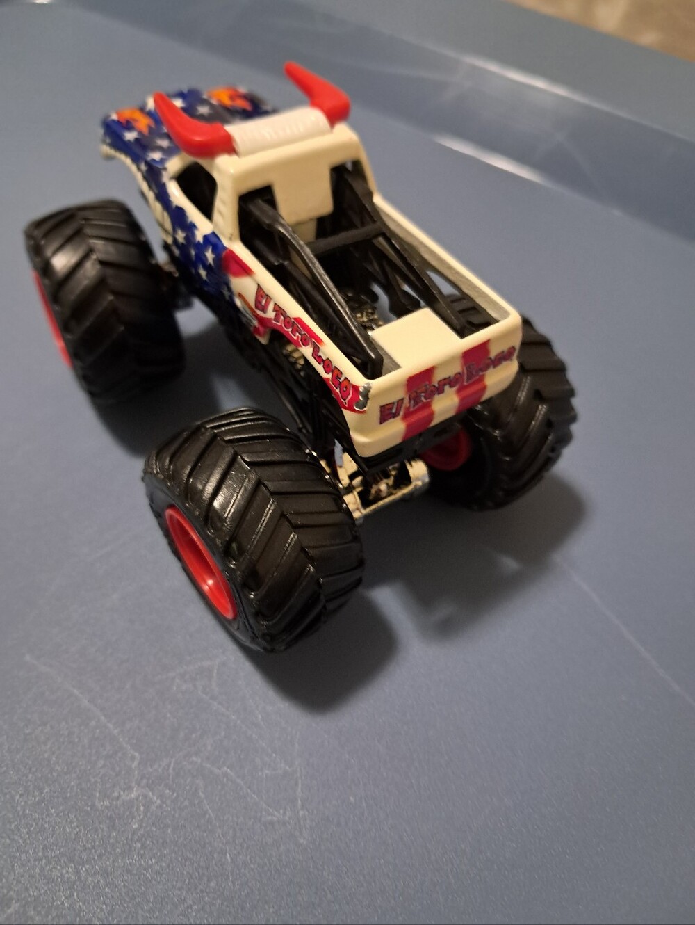 Hot Wheels Monster Jam "El Toro Loco" Star stripes Monster Truck Set Loose. - Picture 7 of 8